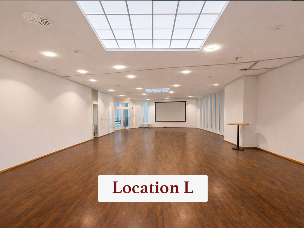Heller Saal mit Oberlicht in der Location L